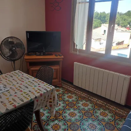 Joli Pres Deux Quatre Personnes Apartment *