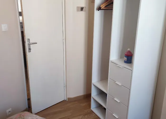 Apartment Joli Pres Deux Quatre Personnes